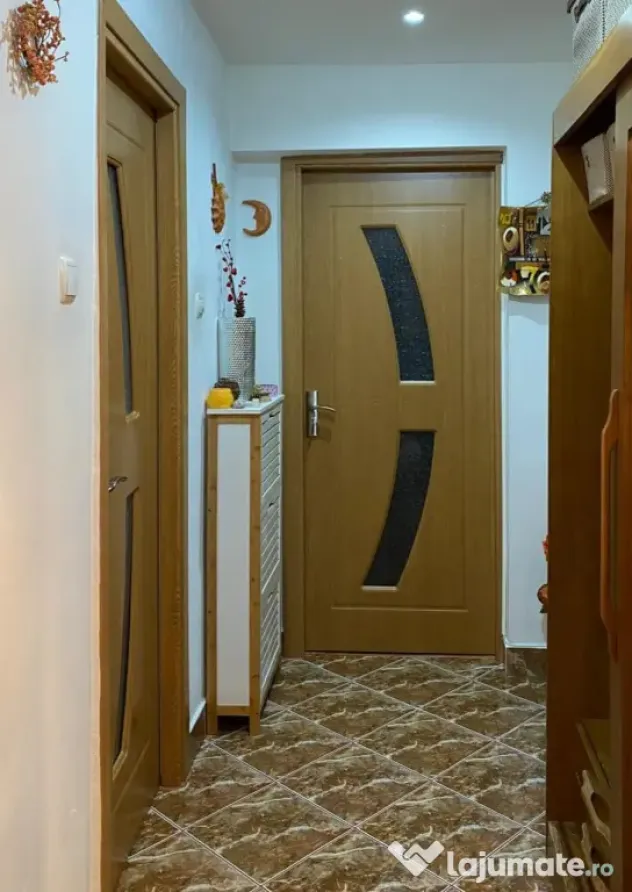 Apartament cu 3 camere, 71mp, zonă centrală +loc de parcare(copertină)