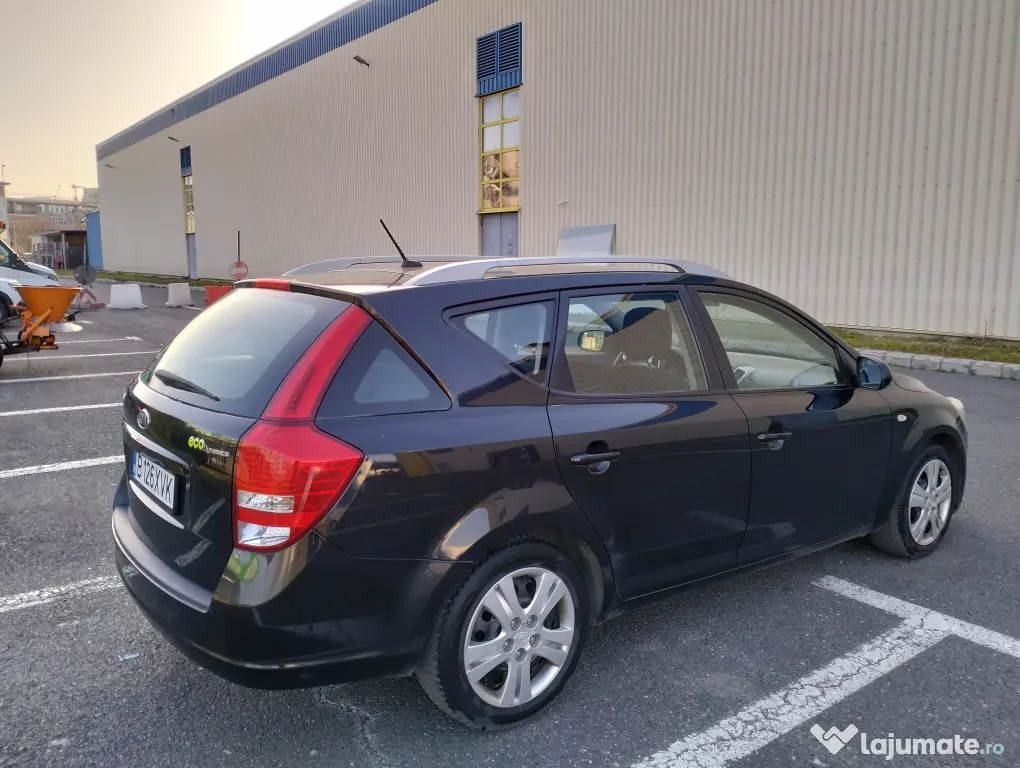 Kia Ceed 2013 impecabilă E 5 consum mic 6 viteze autoturism la ofertă
