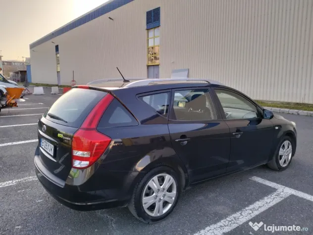 Kia Ceed 2013 impecabilă E 5 consum mic 6 viteze autoturism la ofertă