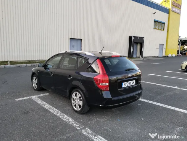 Kia Ceed 2013 impecabilă E 5 consum mic 6 viteze autoturism la ofertă