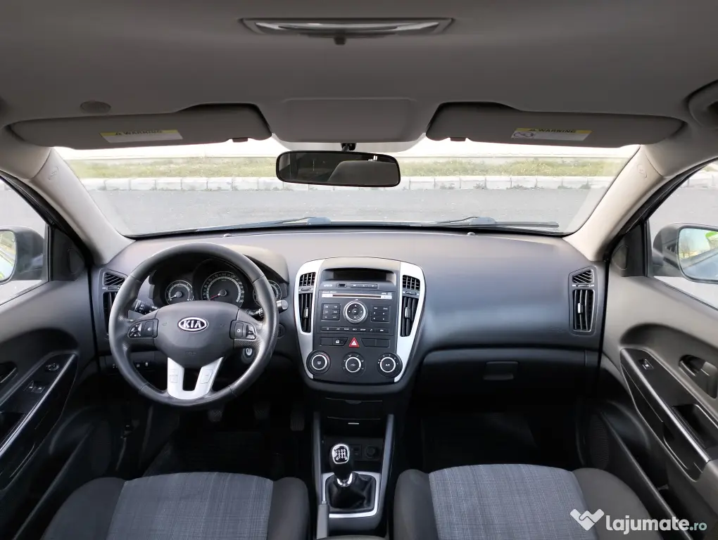 Kia Ceed 2013 impecabilă E 5 consum mic 6 viteze autoturism la ofertă
