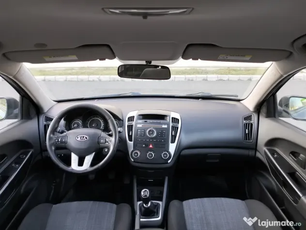 Kia Ceed 2013 impecabilă E 5 consum mic 6 viteze autoturism la ofertă