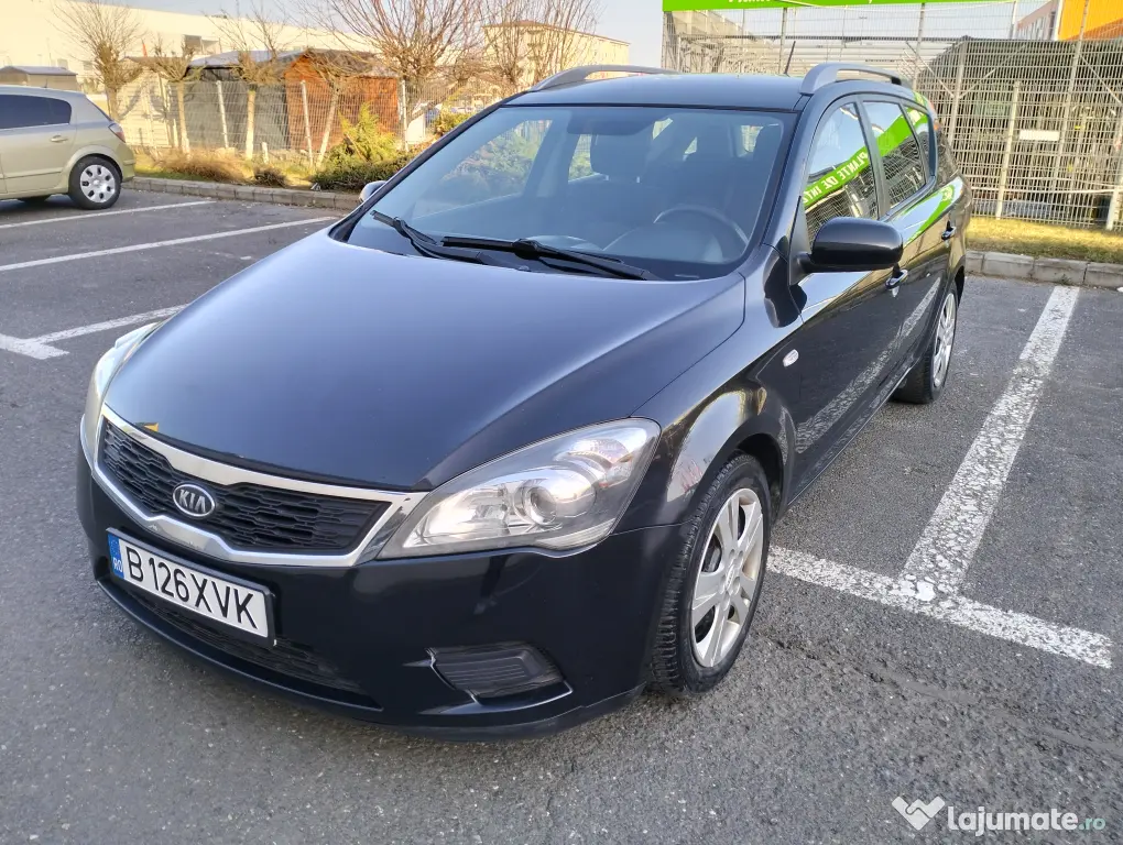 Kia Ceed 2013 impecabilă E 5 consum mic 6 viteze autoturism la ofertă