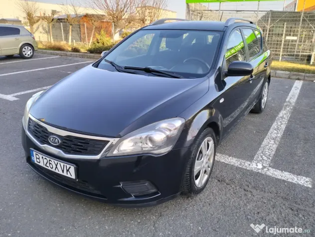 Kia Ceed 2013 impecabilă E 5 consum mic 6 viteze autoturism la ofertă