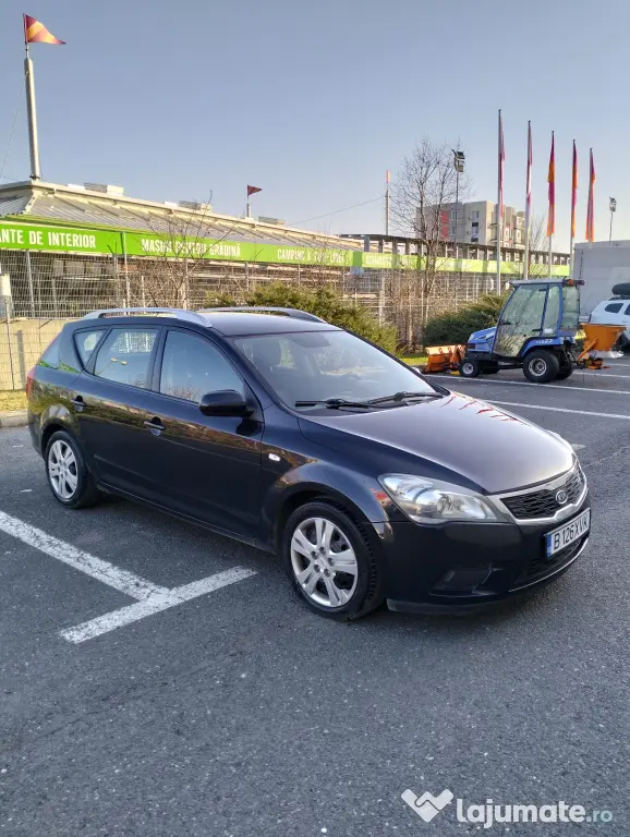 Kia Ceed 2013 impecabilă E 5 consum mic 6 viteze autoturism la ofertă