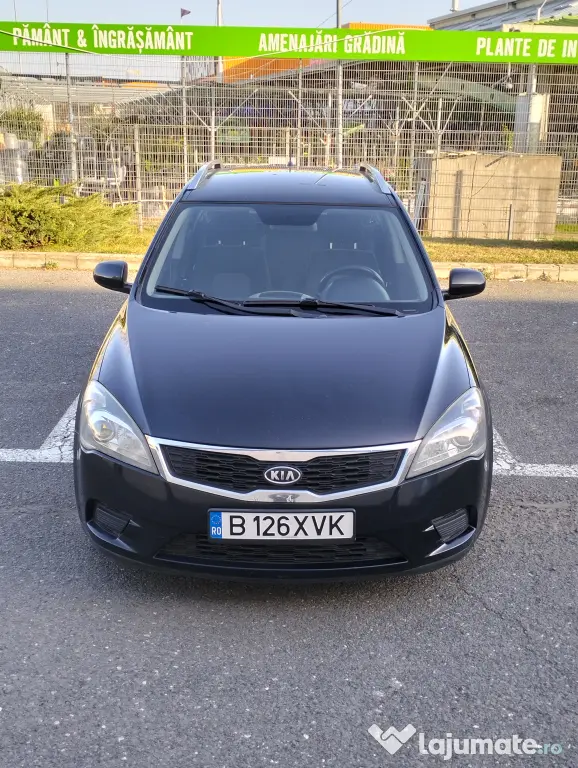 Kia Ceed 2013 impecabilă E 5 consum mic 6 viteze autoturism la ofertă