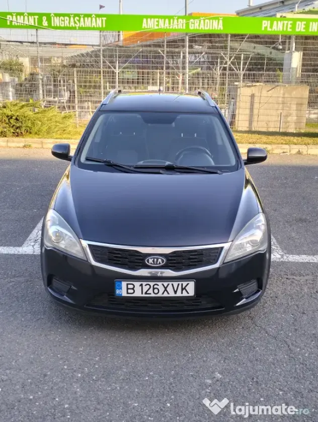 Kia Ceed 2013 impecabilă E 5 consum mic 6 viteze autoturism la ofertă