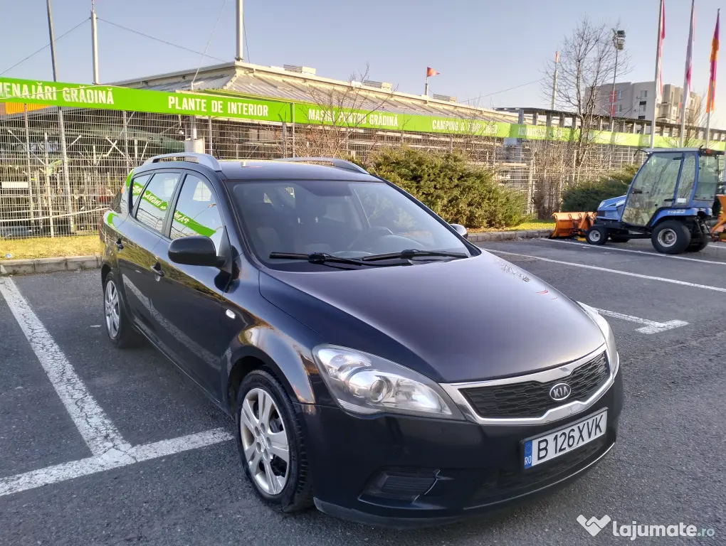 Kia Ceed 2013 impecabilă E 5 consum mic 6 viteze autoturism la ofertă