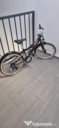Vând bicicletă de copii. 