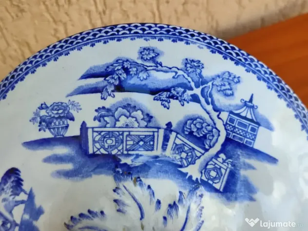 Supiera vintage din ceramică