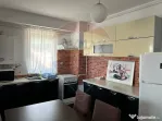 Apartament cu 3 camere de închiriat intr-un bloc cu parc...