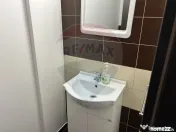 Apartament cu 3 camere de închiriat intr-un bloc cu parc...