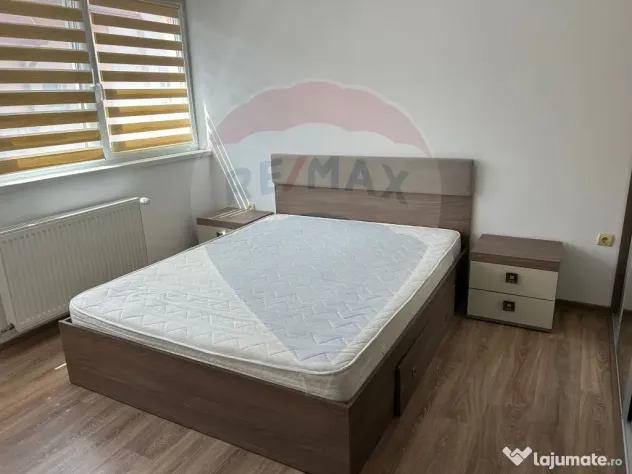 Apartament cu 3 camere de închiriat intr-un bloc cu parc...