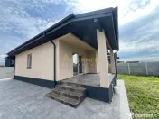 Casa parter- 3 camere- pod - beci