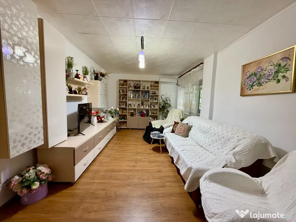 Apartament 2 camere,str.Victoriei,etaj 2