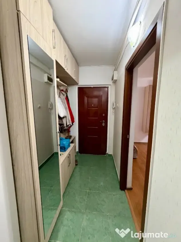 Apartament 2 camere,str.Victoriei,etaj 2