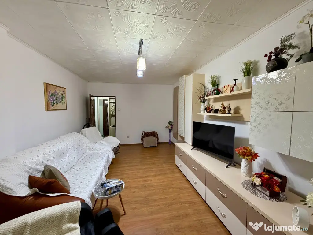 Apartament 2 camere,str.Victoriei,etaj 2