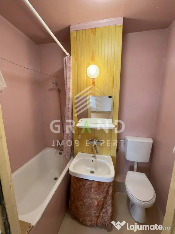 Oportunitate de Renovare! 2 Camere Decomandate | Lângă La