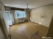 Oportunitate de Renovare! 2 Camere Decomandate | Lângă La 