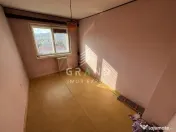 Oportunitate de Renovare! 2 Camere Decomandate | Lângă La 