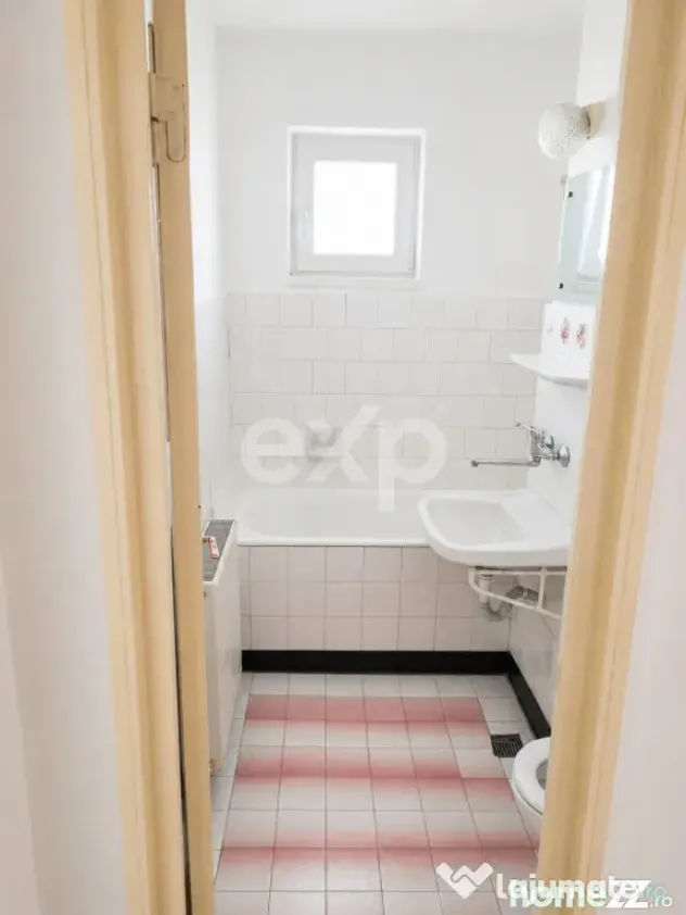 Apartament 2 camere semidecomandat de vanzare, centrală pro