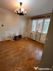 Apartament cu 3 camere, ultracentral, semidecomandat 