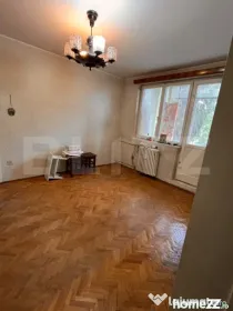 Apartament cu 3 camere, ultracentral, semidecomandat
