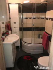 Apartament decomandat, cu 3 camere, 2 bai, zona 1 Mai 