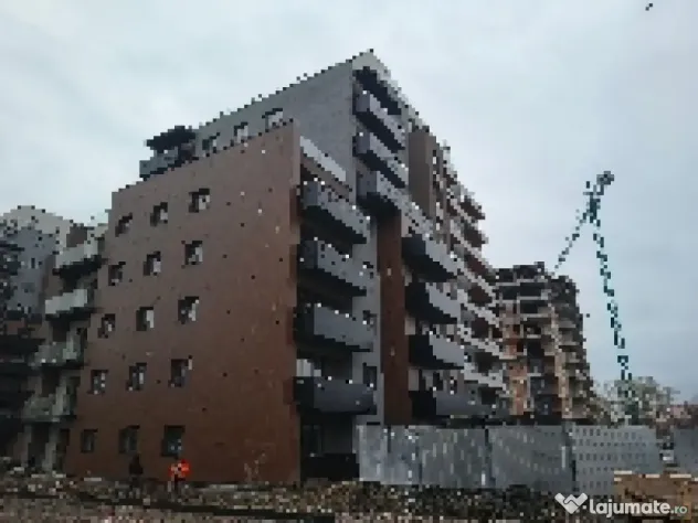 Apartament pereți mobili, parcare subterană
