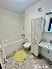 Kasper Coresi Pietonala-2 camere, decomandat, etaj 1/6, parcare, boxa!