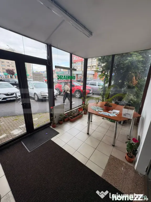 Spațiu comercial cu vitrină 12 ml | B-dul 15 Noiembrie | V - Brasov (Brasov)