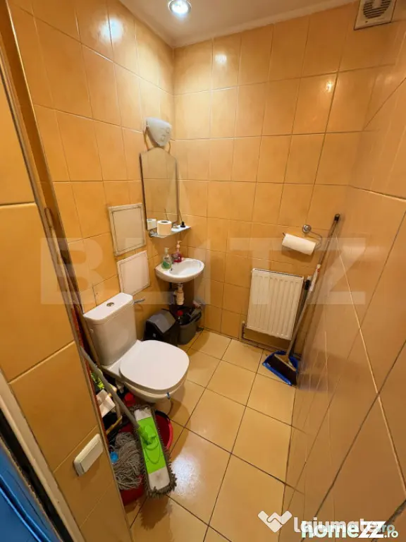 Spațiu comercial cu vitrină 12 ml | B-dul 15 Noiembrie | V - Brasov (Brasov)