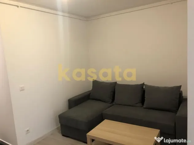 Garsoniera spatioasa, luminoasa la 2 minute de metrou