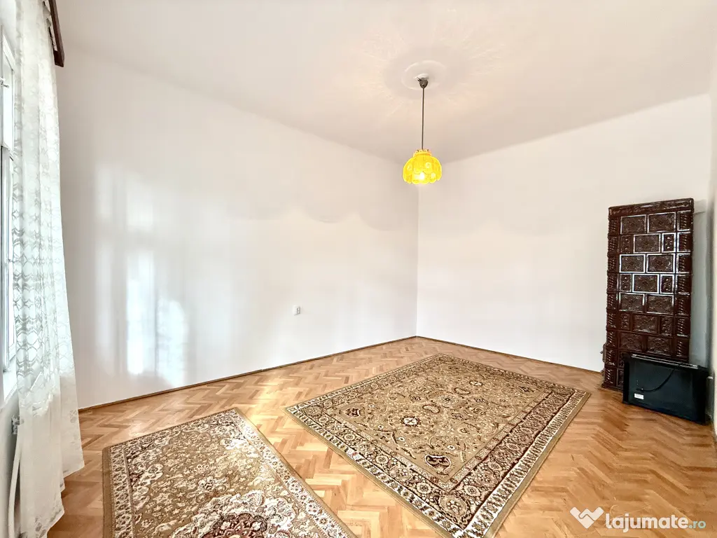 Apartament cu 2 camere | Zona Ultracentrală | Parcare | Etaj 1 | Pod | Pivniță