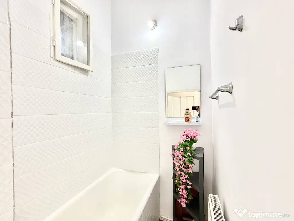 Apartament cu 2 camere | Zona Ultracentrală | Parcare | Etaj 1 | Pod | Pivniță