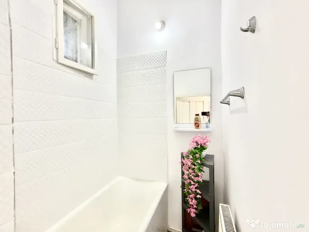 Apartament cu 2 camere | Zona Ultracentrală | Parcare | Etaj 1 | Pod | Pivniță
