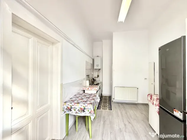 Apartament cu 2 camere | Zona Ultracentrală | Parcare | Etaj 1 | Pod | Pivniță