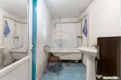 Casa compusa din doua corpuri in aceeasi curte 