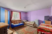 Casa compusa din doua corpuri in aceeasi curte