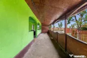 Casa compusa din doua corpuri in aceeasi curte