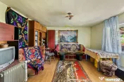 Casa compusa din doua corpuri in aceeasi curte 