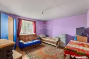 Casa compusa din doua corpuri in aceeasi curte 