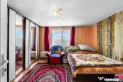 Casa compusa din doua corpuri in aceeasi curte 