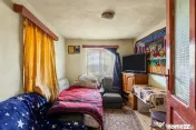 Casa compusa din doua corpuri in aceeasi curte 