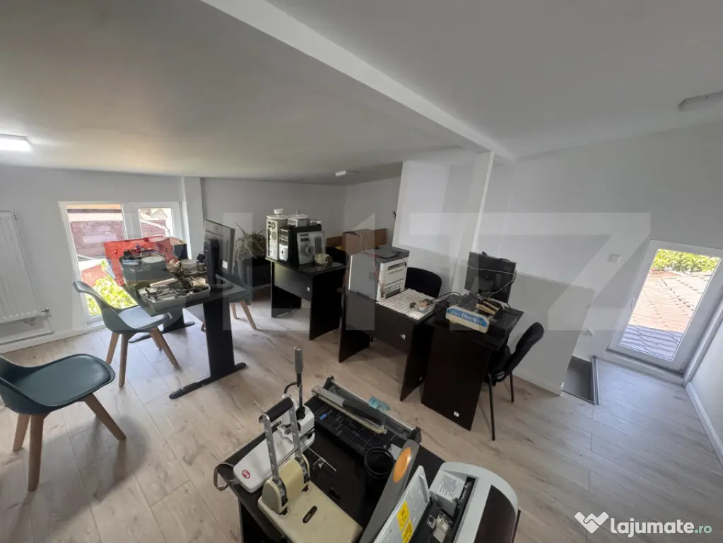 Spațiu birouri P+1 | 70 mp utili | 2 băi | | Parcare | Str