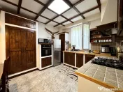 Apartament 3 camere cu curte 105mp si beci, parter de vila 