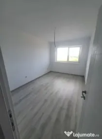Apartament 3 camere, decomandat - zona Sanpetru
