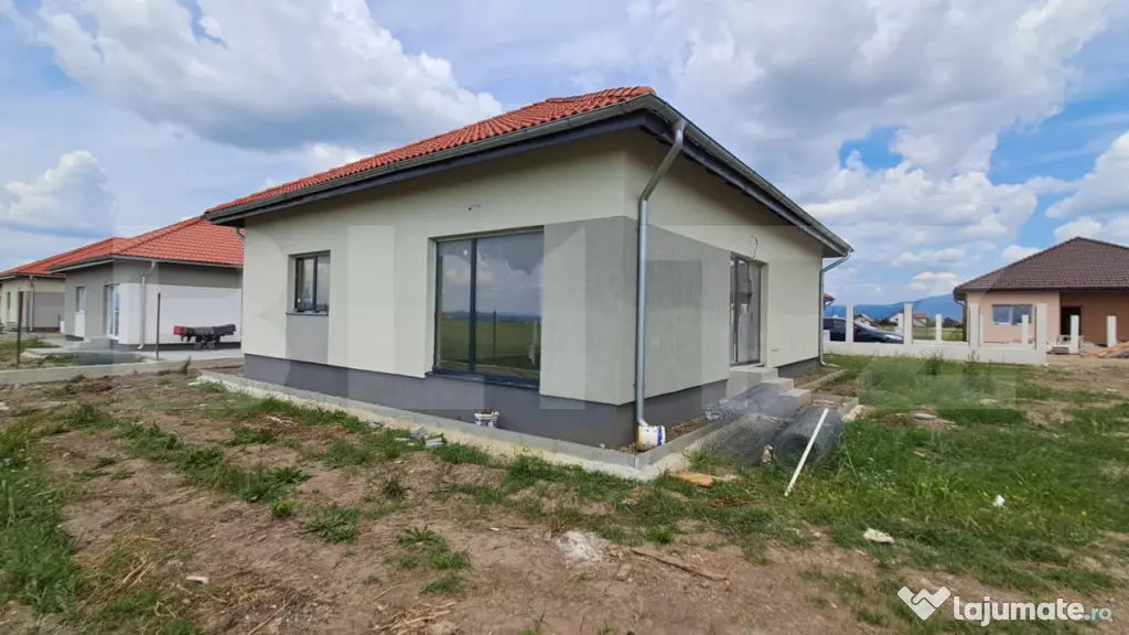 Casa intabulata, 3 camere, teren 484 mp, gata de mutare - Pr