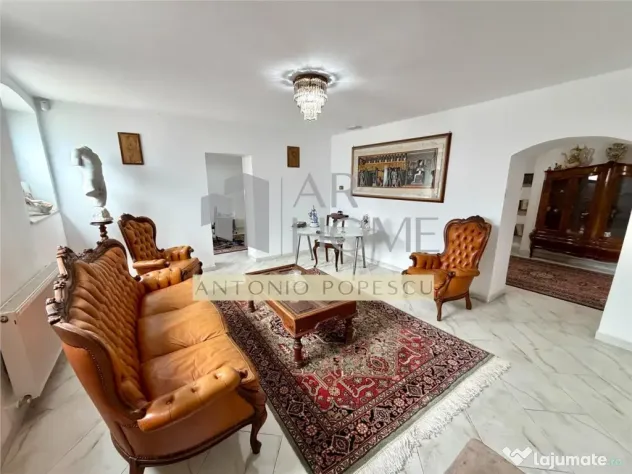 Casa 11 camere D P,cu o arhitectura deosebita, ultracentral,
