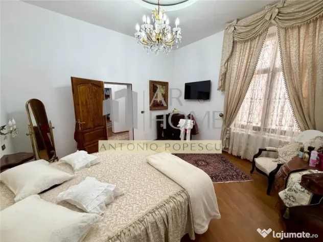 Casa 11 camere D P,cu o arhitectura deosebita, ultracentral,